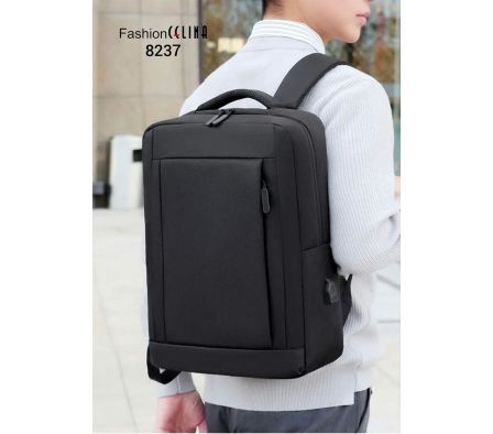 Mochila con entrada USB C8237
