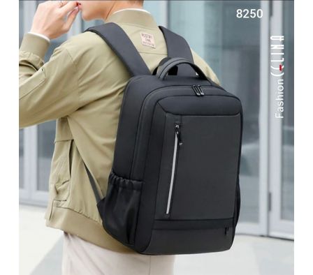 Mochila con entrada USB C8250